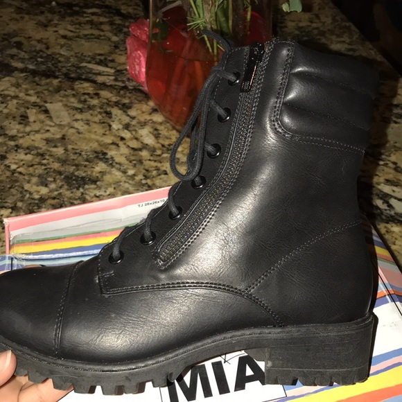 Nice combat boots - Picture 3 of 4